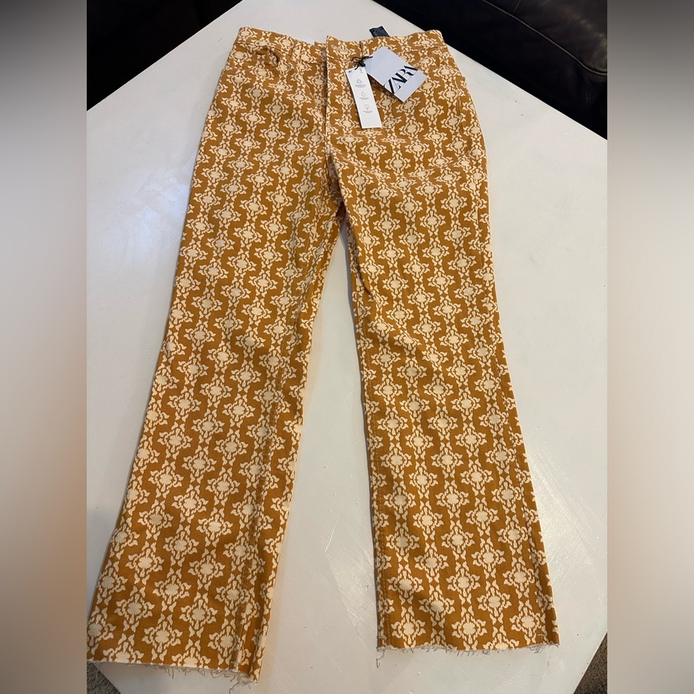 Women’s size 38 Zara pants. The dreed flare. Cut off bottoms. new with tags.